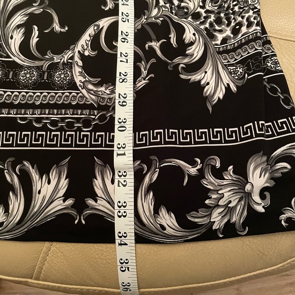 Woman’s small to medium sized dress - Picture 2 of 5